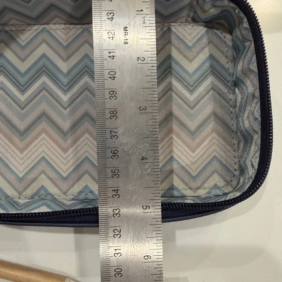 NWT, set of 2 Missoni for Delta Navy Travel Kit with Grown Alchemist products - Picture 4 of 5